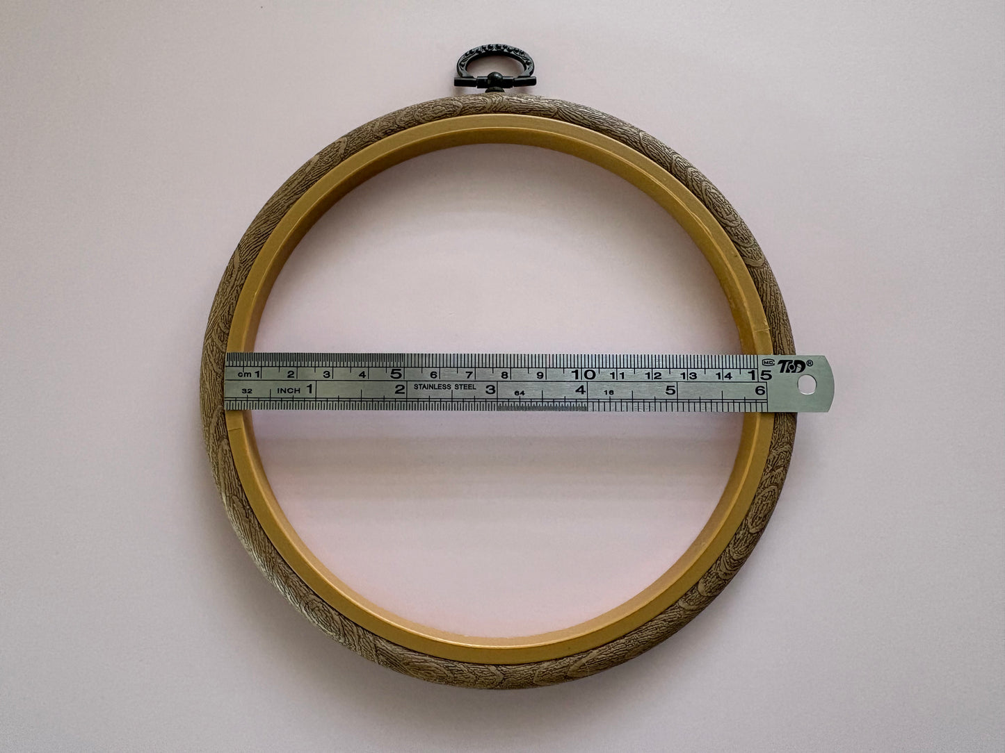 Round Woodgrain Flexi Embroidery Display Hoop - 6 inch