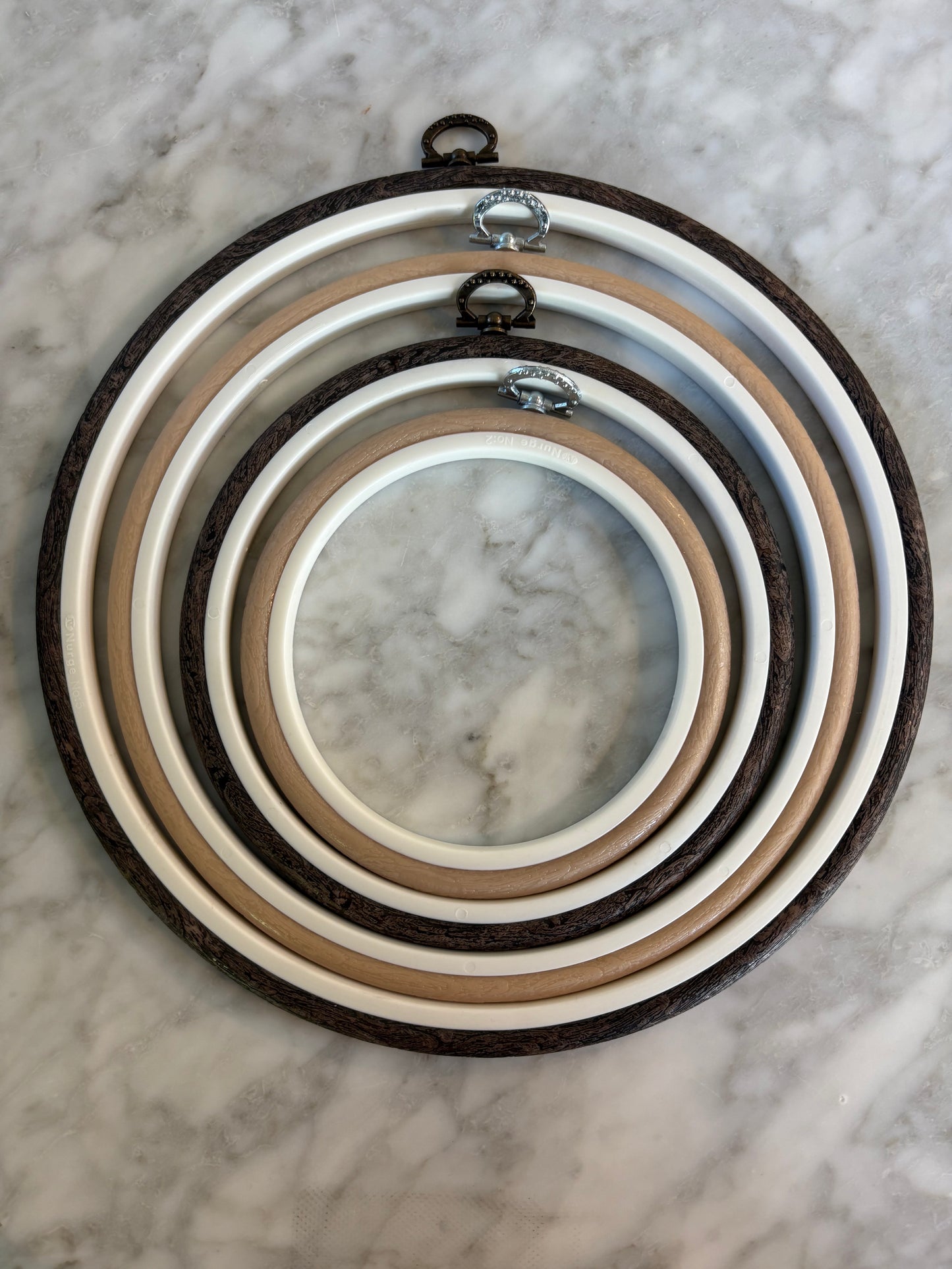 Nurge Round Flexi Display Hoops