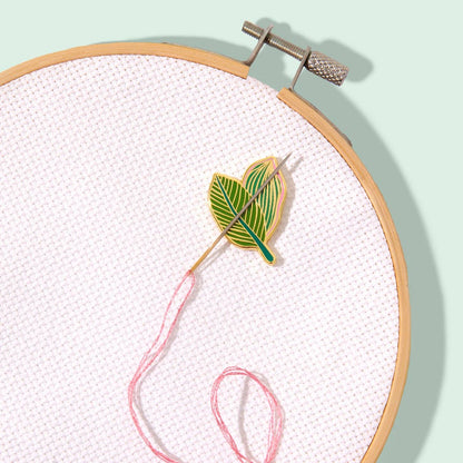 SOHMO Tropical Leaves Needle Minder - Enamel Magnetic Needle Minder